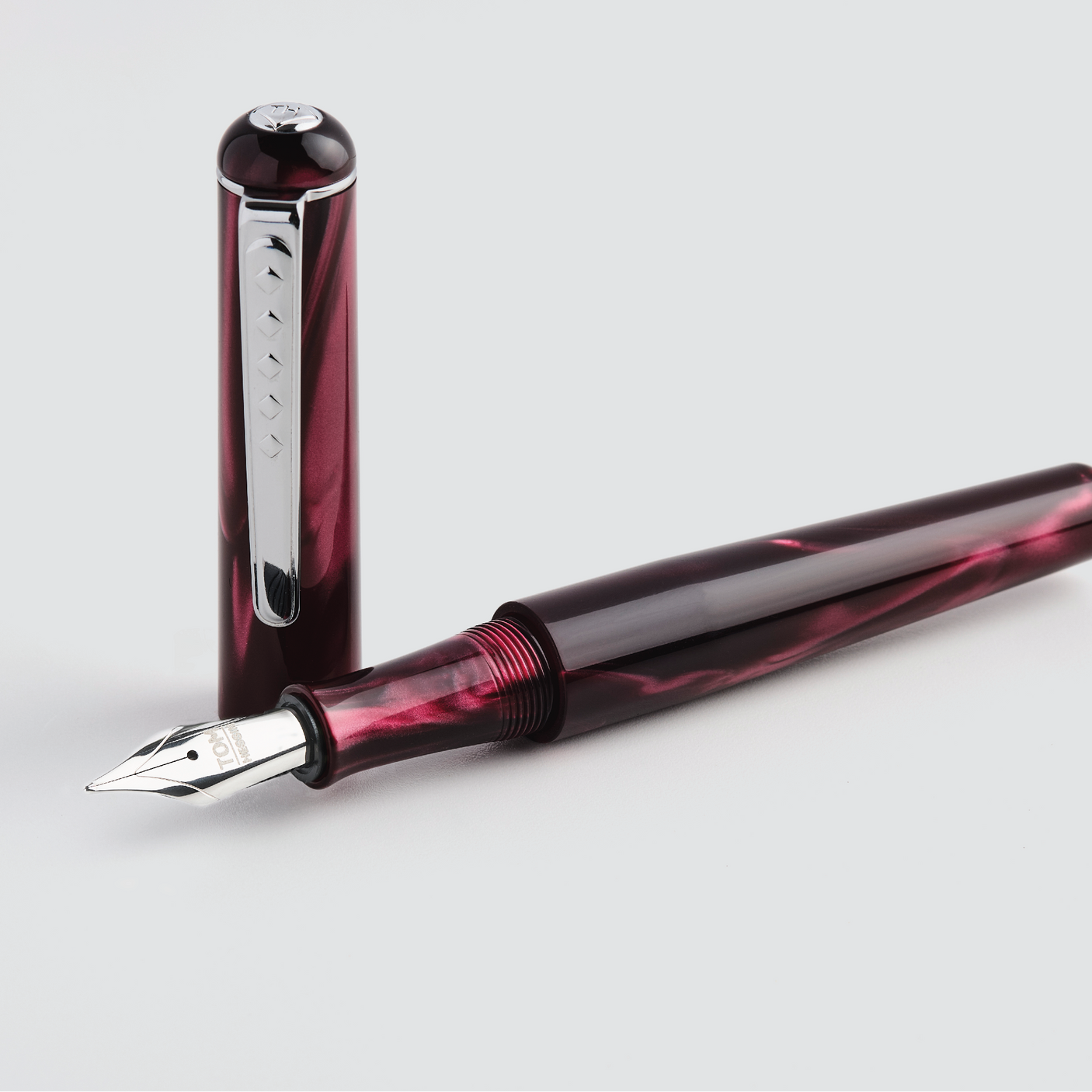 Tom Hessin Charles Collection Fountain Pen Castle Claret