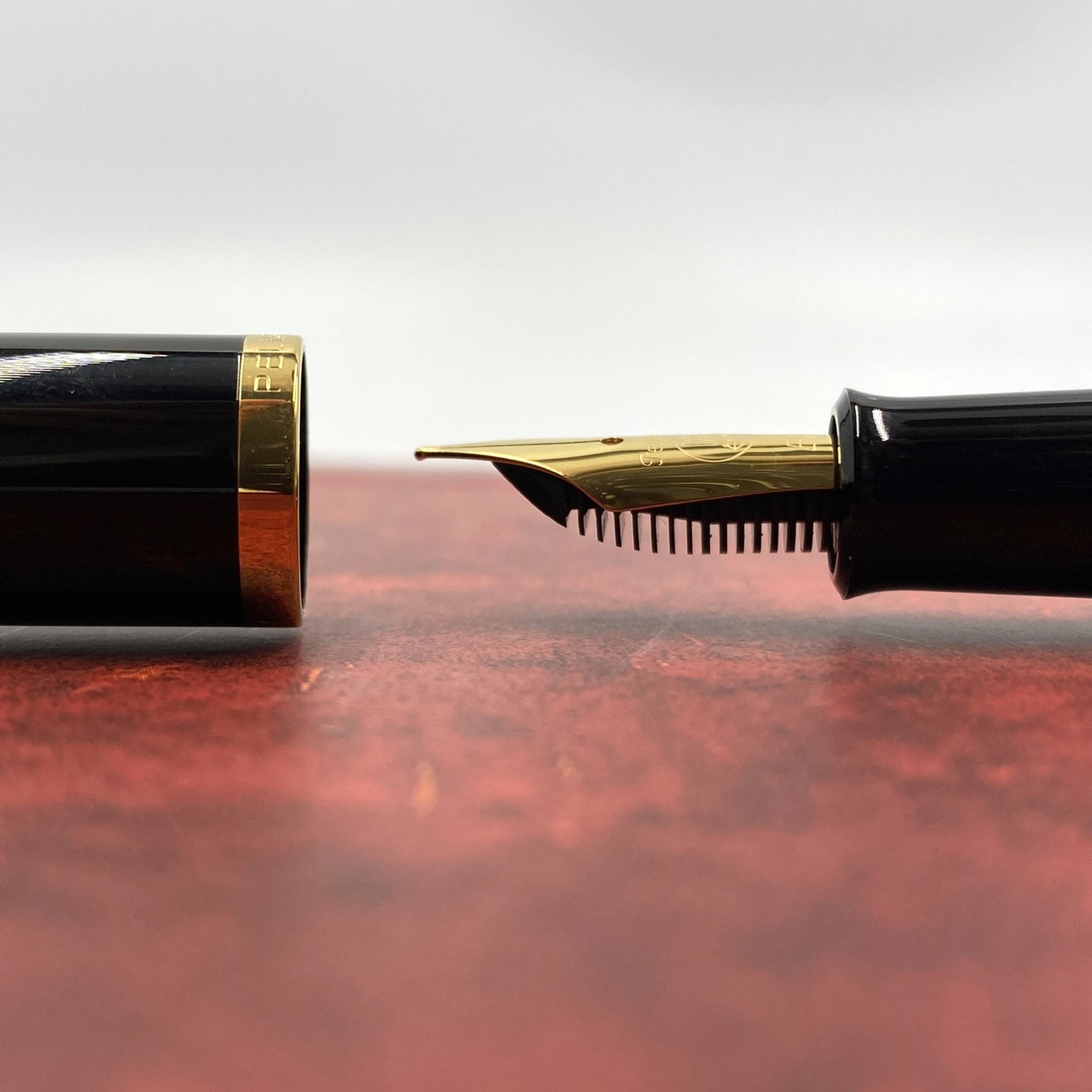 Pelikan Classic M200 Fountain Pen Red Marbled Special Edition