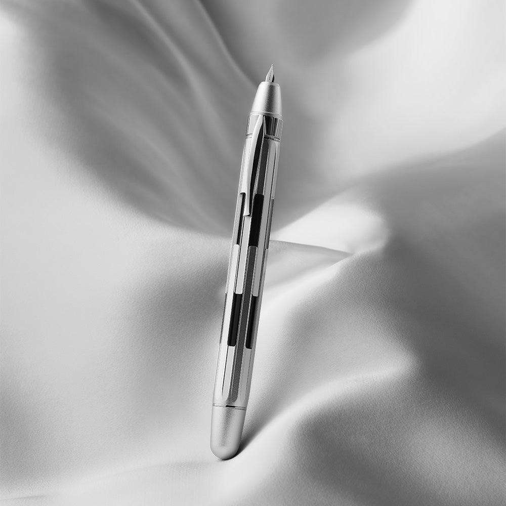 Nahvalur Eclipse Retractable Fountain Pen Pure Silver