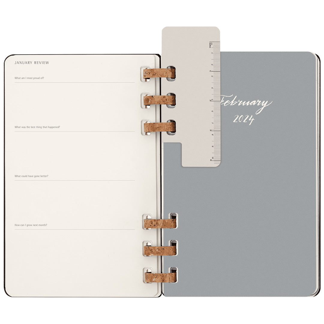 Moleskine Weekly Agenda with Space for Notes 12 Months 2024