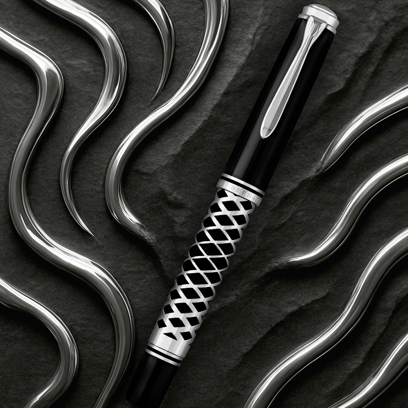 Pelikan Souveran M805 Special Edition Fountain Pen Metal Sleeve