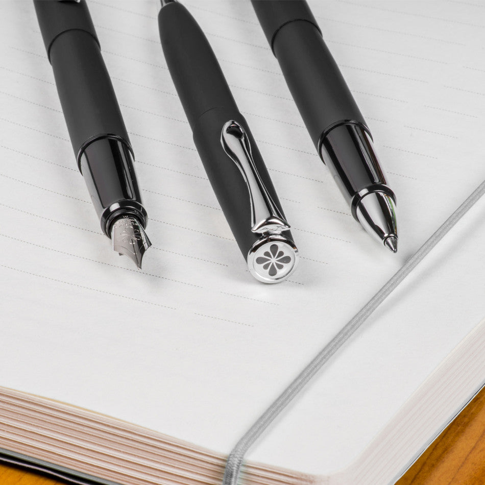 Diplomat Esteem Fountain Pen Lapis Black by Diplomat at Cult Pens