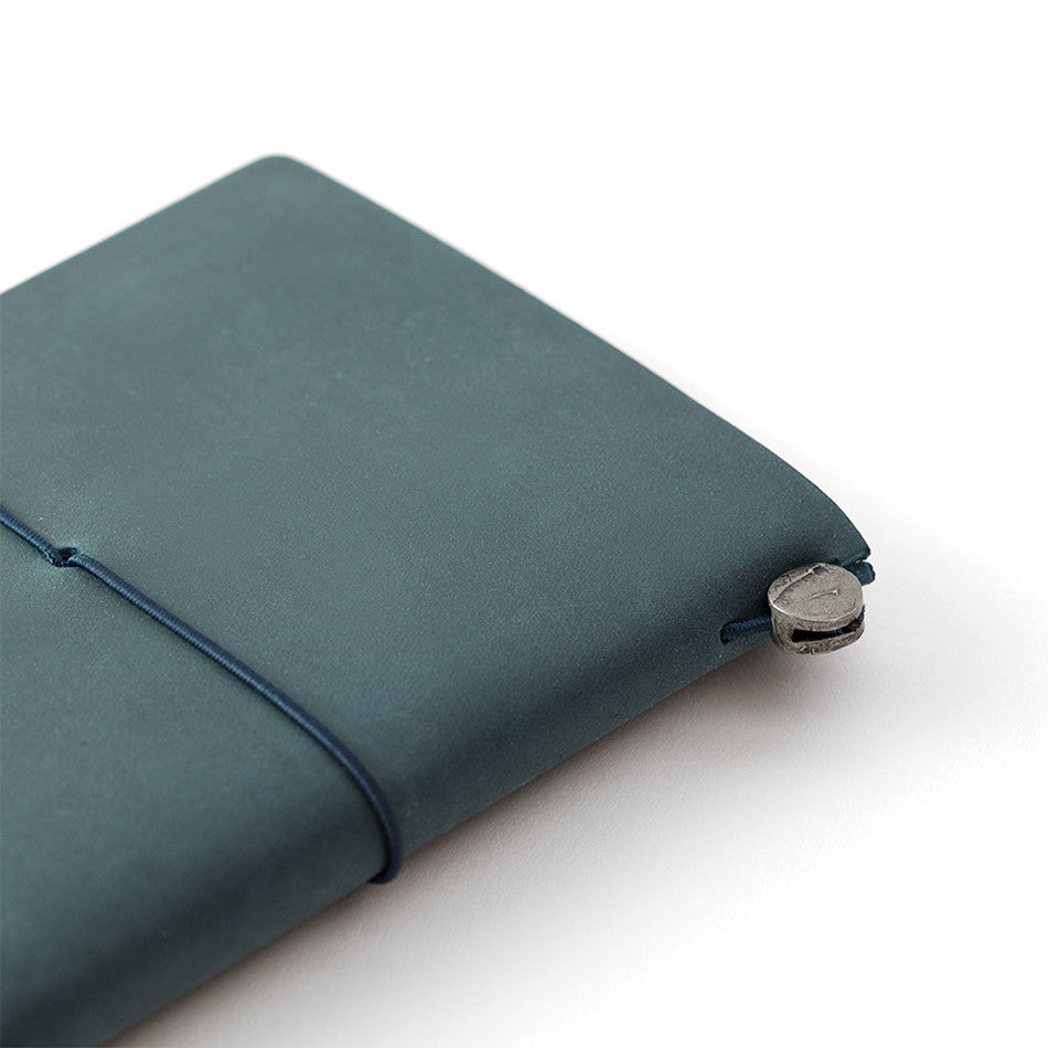 TRAVELER S COMPANY Traveler s Notebook Leather Passport Size Blue traveler-s-company-traveler-s-notebook-leather-passport-size-blue